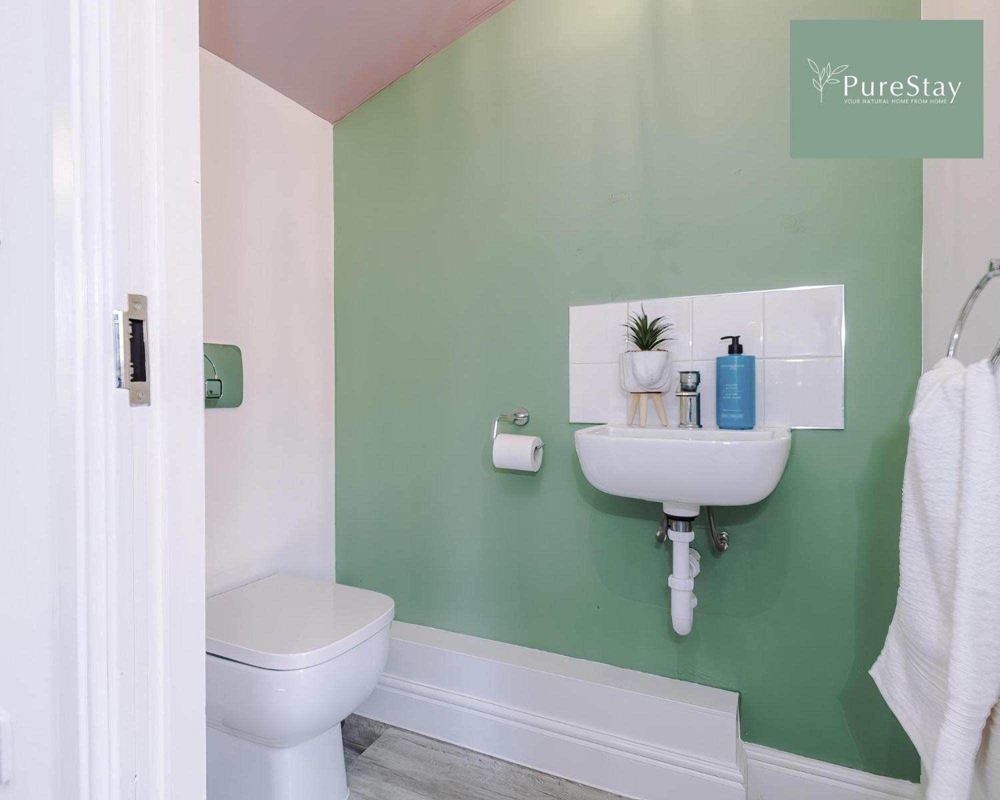 Stunning Five Bedroom House With Free Parking By Purestay Short Lets & Serviced Дом отдыха Манчестер