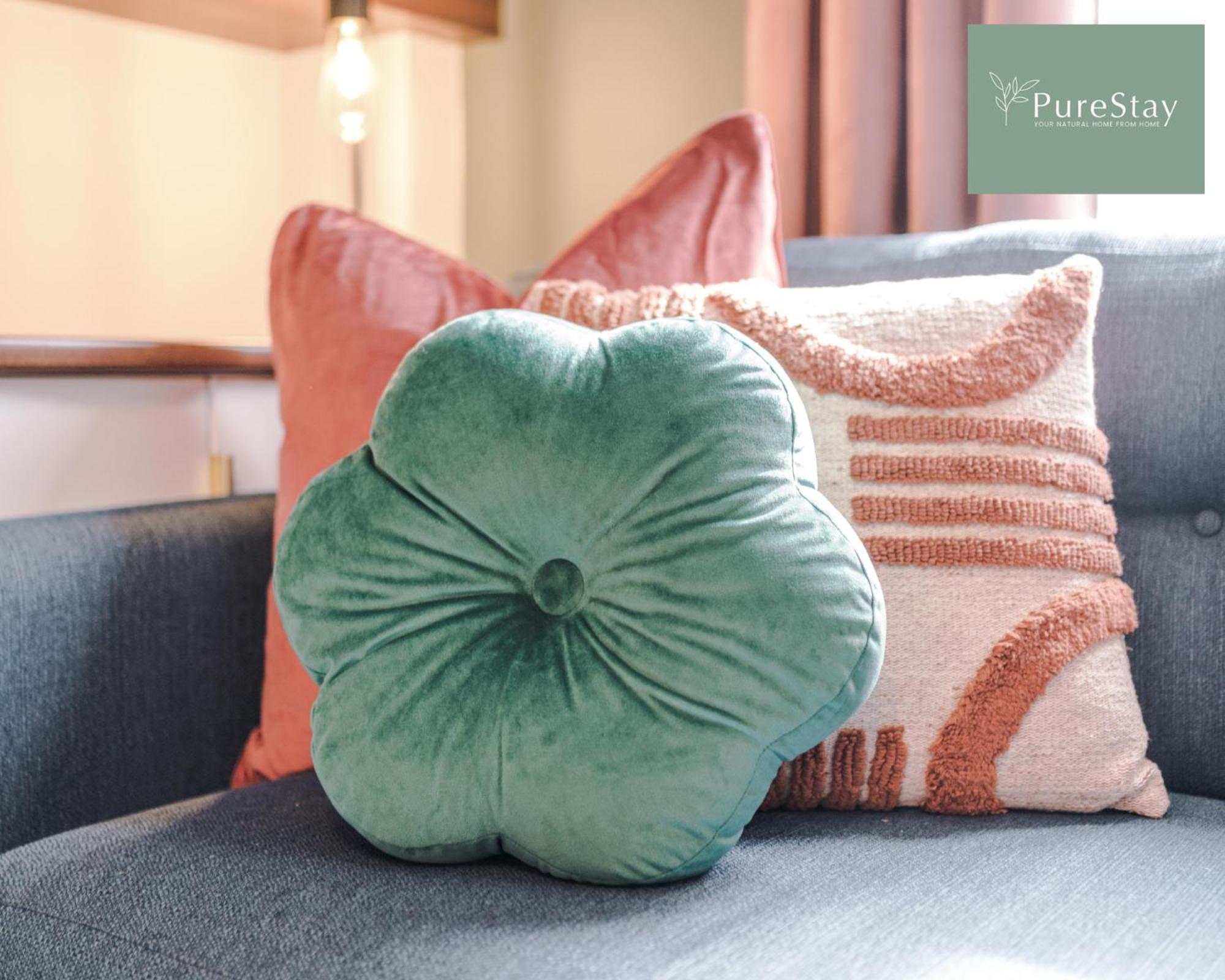 Stunning Five Bedroom House With Free Parking By Purestay Short Lets & Serviced