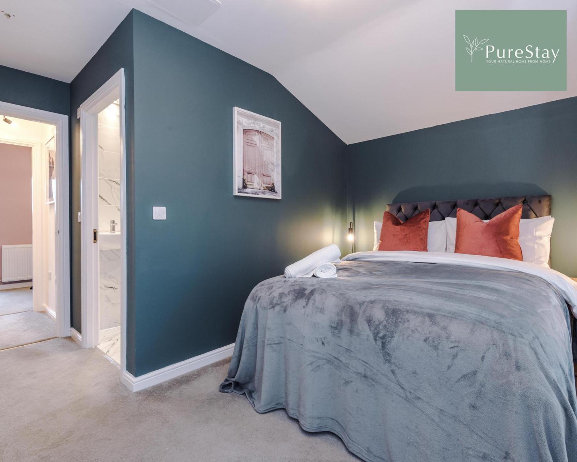 Stunning Five Bedroom House With Free Parking By Purestay Short Lets & Serviced Дом отдыха *