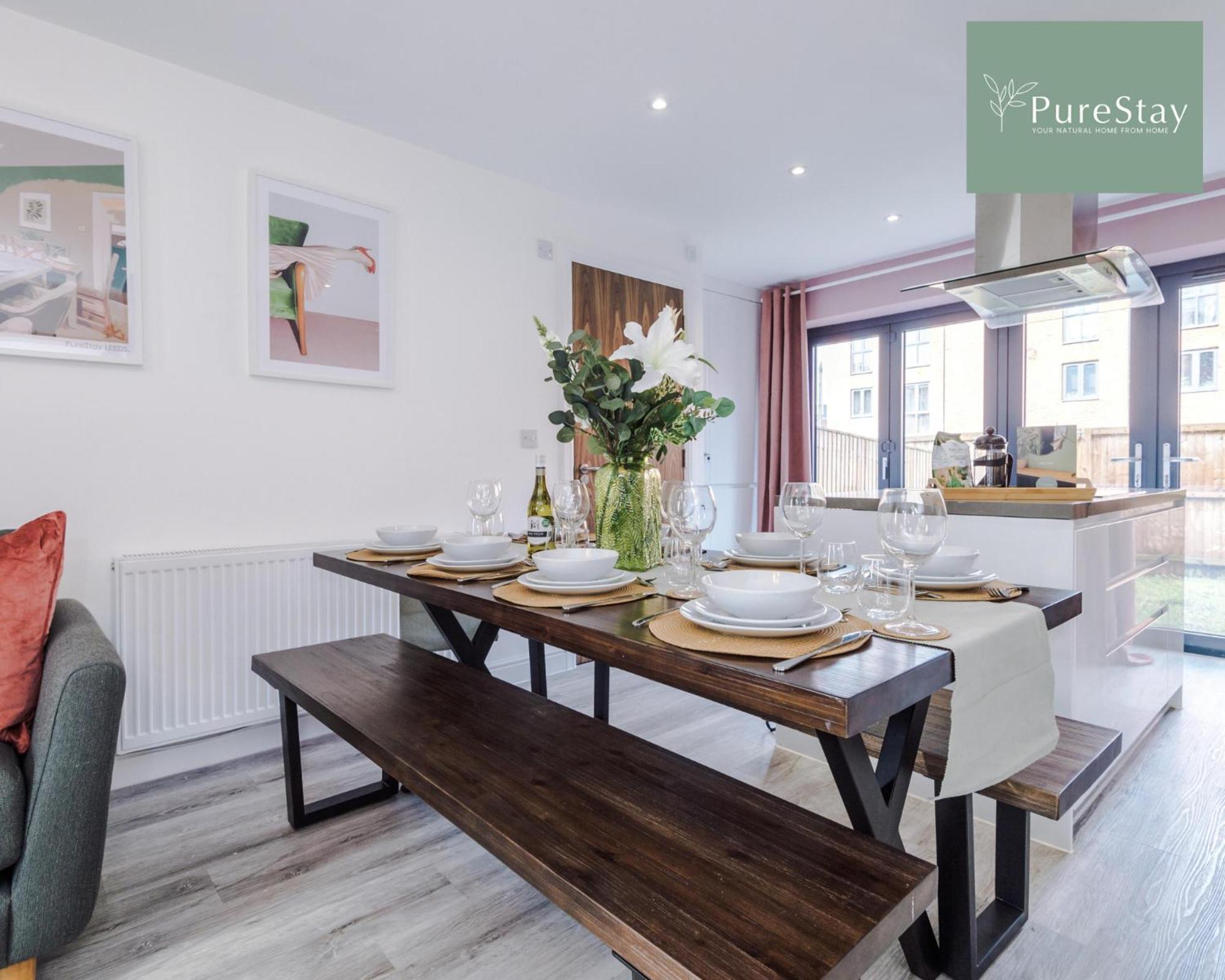 Stunning Five Bedroom House With Free Parking By Purestay Short Lets & Serviced Дом отдыха