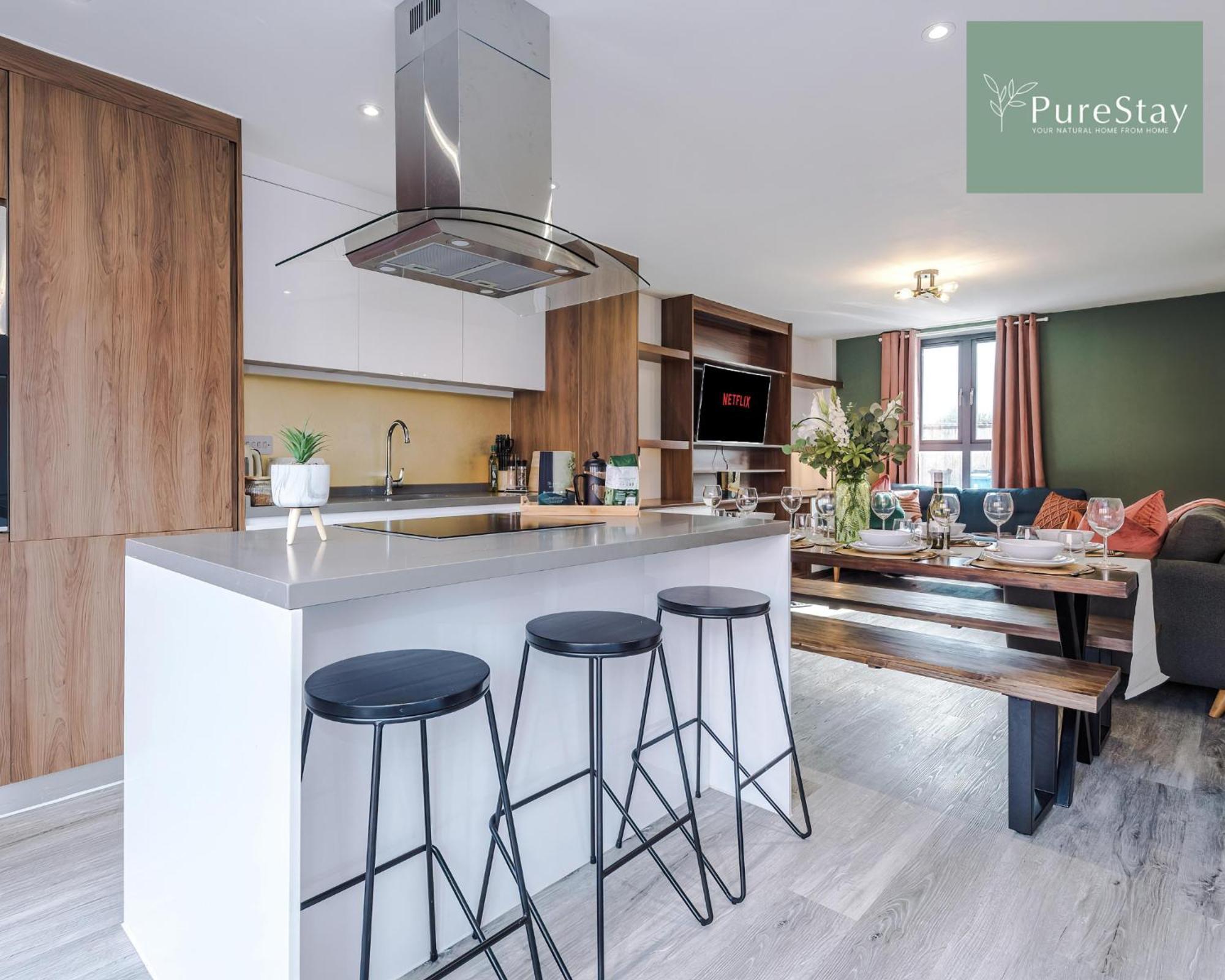 Stunning Five Bedroom House With Free Parking By Purestay Short Lets & Serviced Дом отдыха *