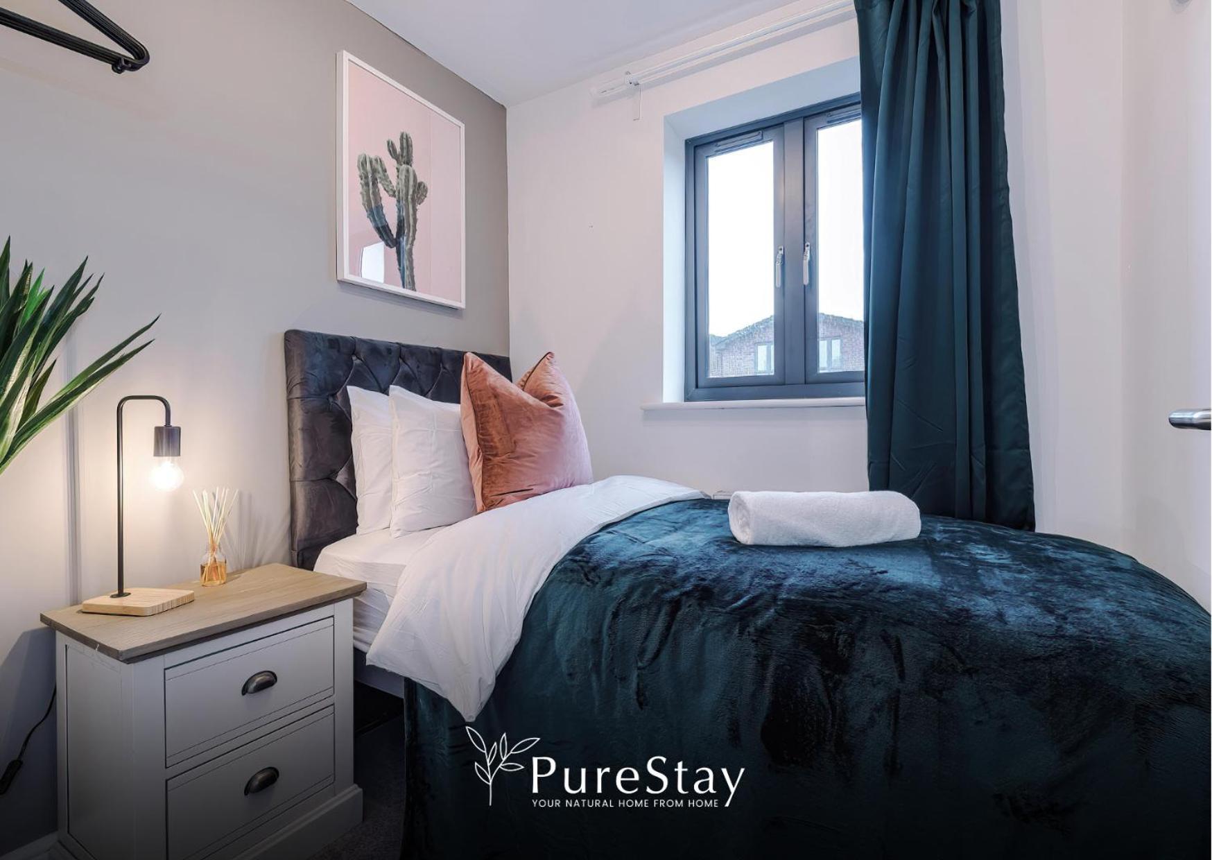 Stunning Five Bedroom House With Free Parking By Purestay Short Lets & Serviced