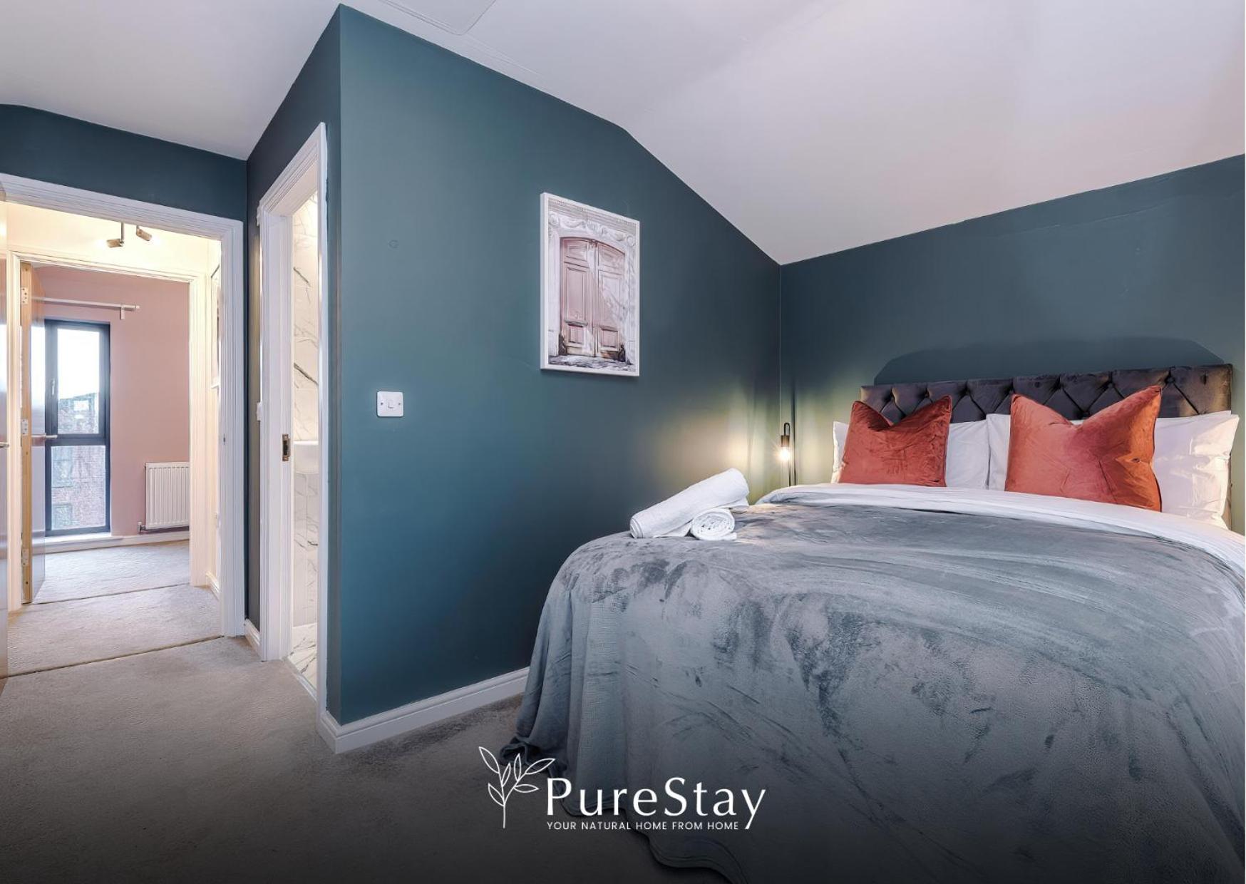 Stunning Five Bedroom House With Free Parking By Purestay Short Lets & Serviced * Манчестер